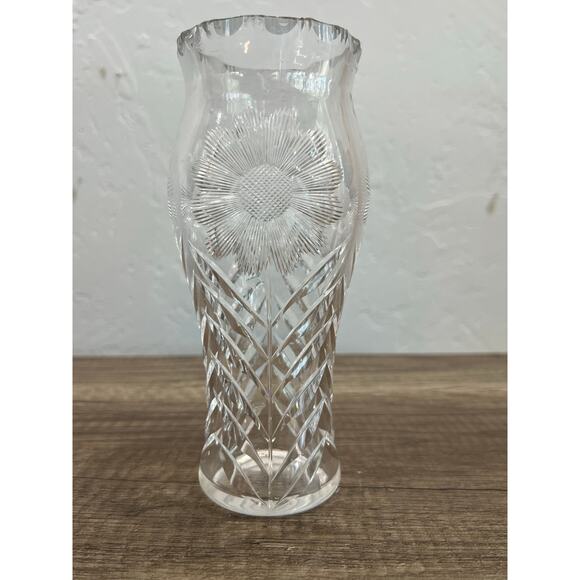 Vintage Cut Glass Bud Vase 7.5” Sunburst Daisy Floral Pattern Clear - Picture 1 of 7